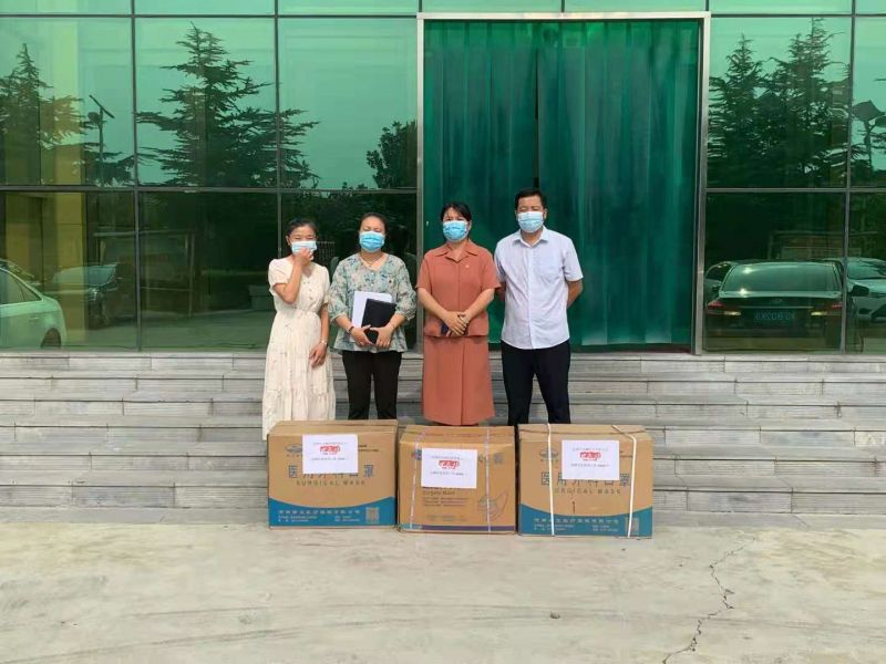 青山一道，同擔(dān)風(fēng)雨。