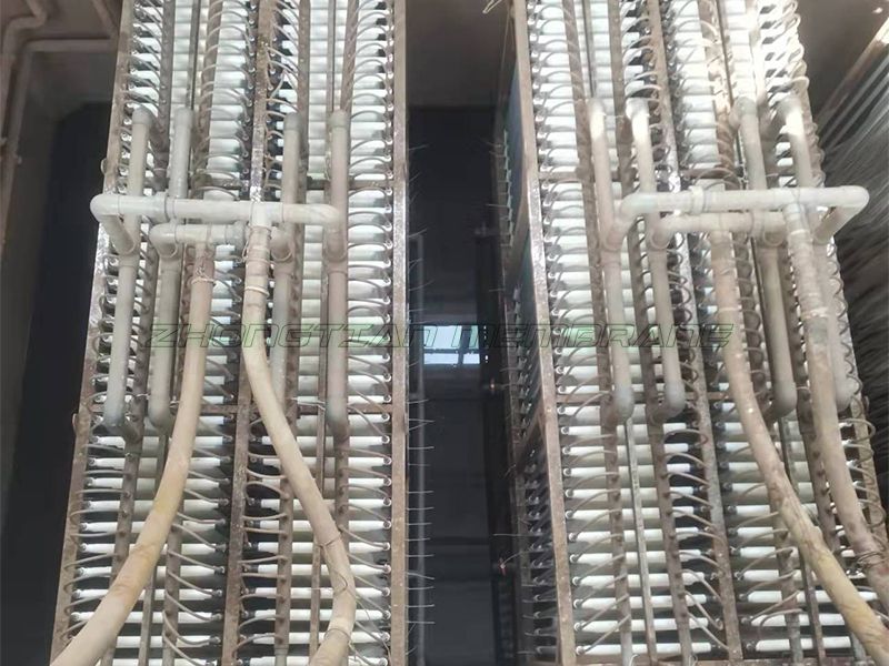 1000噸生活污水MBR膜組安裝現(xiàn)場(chǎng)（一）